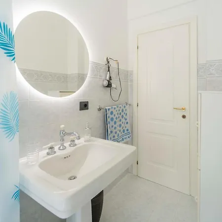 193 - Casa Via Della Chiusa - Centralissimo E Vicino Baia Del Silenzio, E Mare 150m - Parcheggio Gratis Incluso E Aria Condizionata 아파트