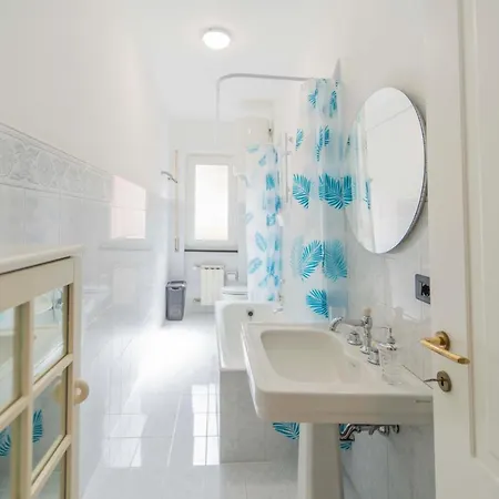 193 - Casa Via Della Chiusa - Centralissimo E Vicino Baia Del Silenzio, E Mare 150m - Parcheggio Gratis Incluso E Aria Condizionata