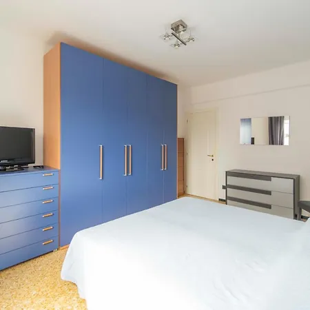Casa Via Della Chiusa: Centrally Located With Access And Free Parking Apartment Sestri Levante