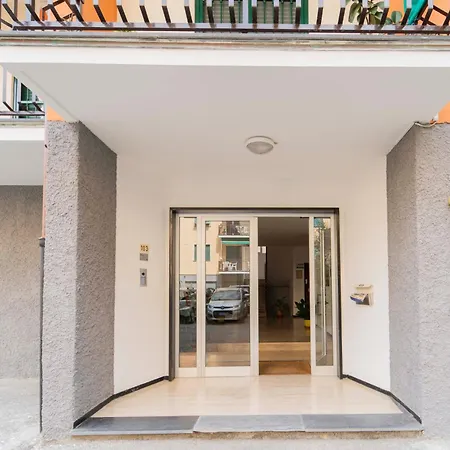 193 - Casa Via Della Chiusa - Centralissimo E Vicino Baia Del Silenzio, E Mare 150m - Parcheggio Gratis Incluso E Aria Condizionata דירה